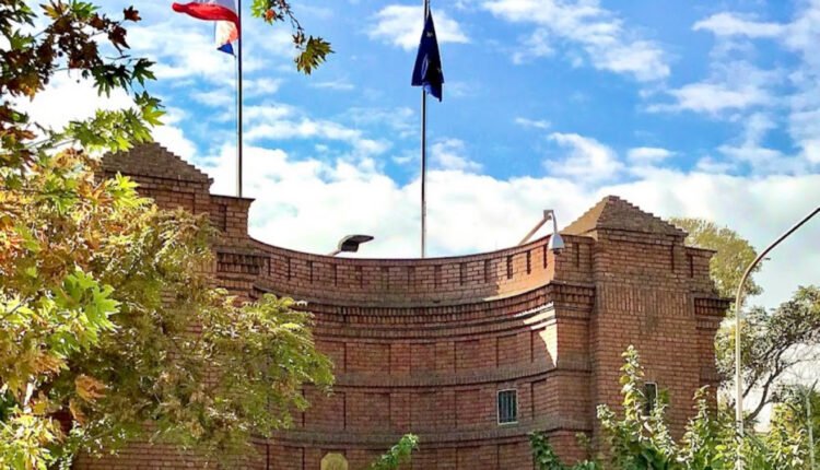 Why Iran Shut a French Language Centre in Tehran