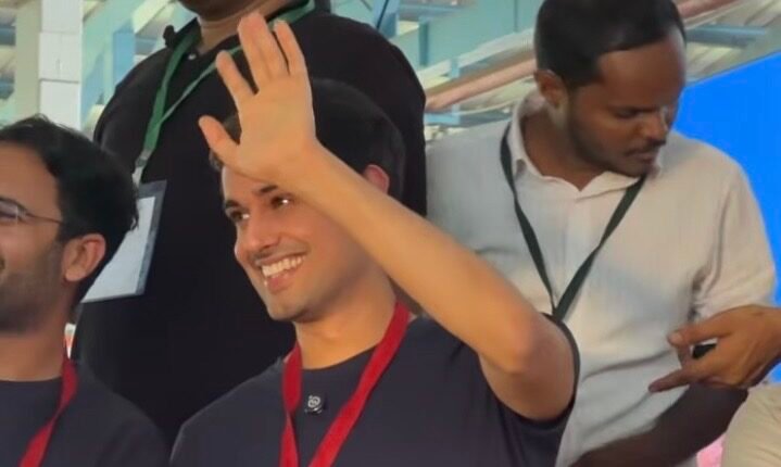 Dhruv Rathee Arrives in Delhi, Cockroach janta Party Welcome Him!